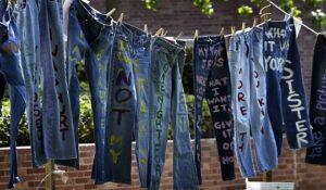 Denim day: i jeans non legittimano lo stupro